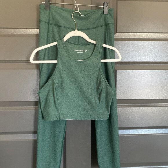 Outdoor Voices Green Leggings with Ribbed Knit Texture - Picture 1 of 3